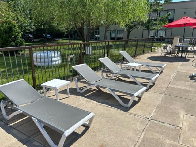 Ramada By Wyndham Newark/Wilmington Hotel Eksteriør billede
