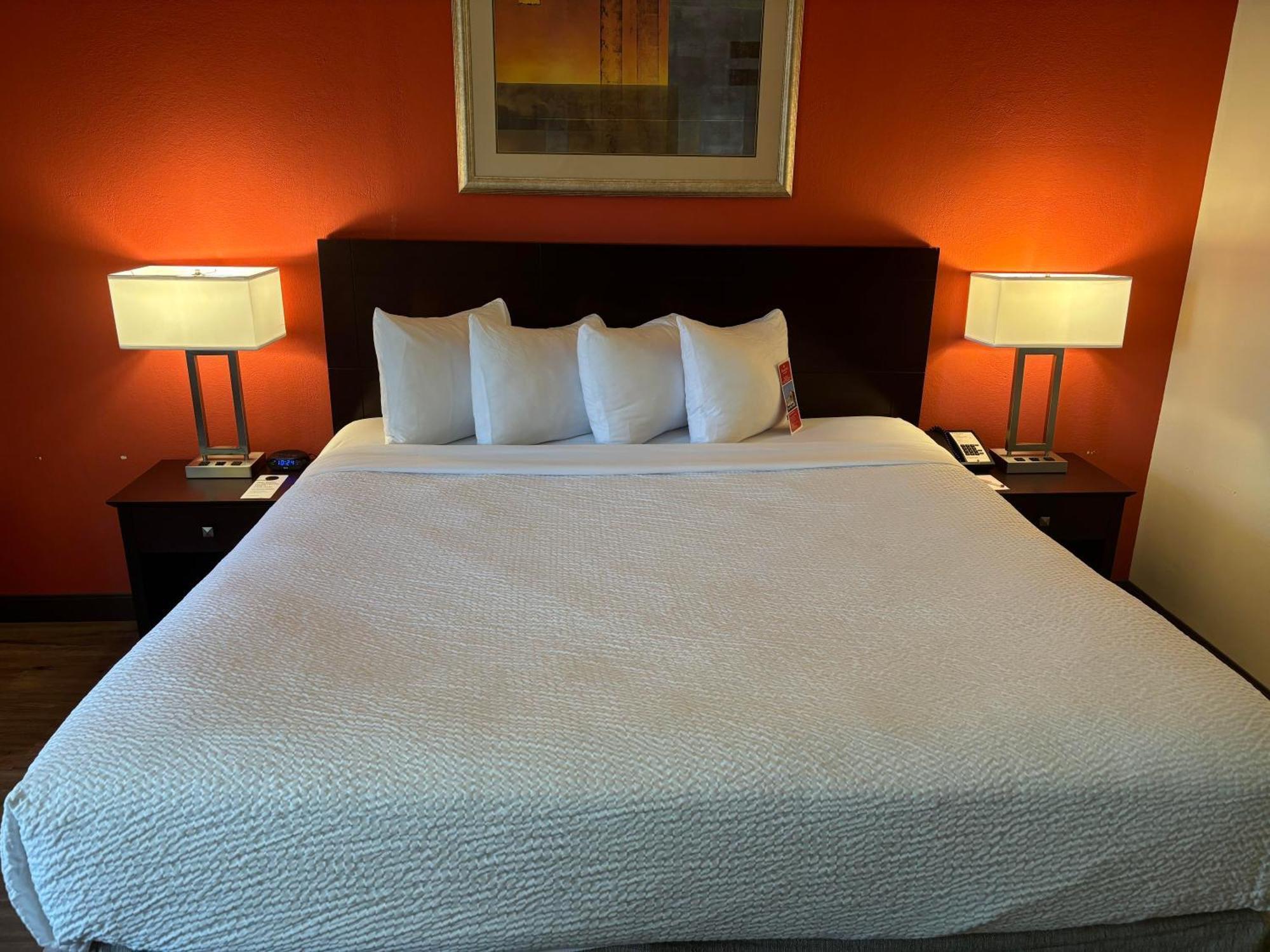 Ramada By Wyndham Newark/Wilmington Hotel Eksteriør billede