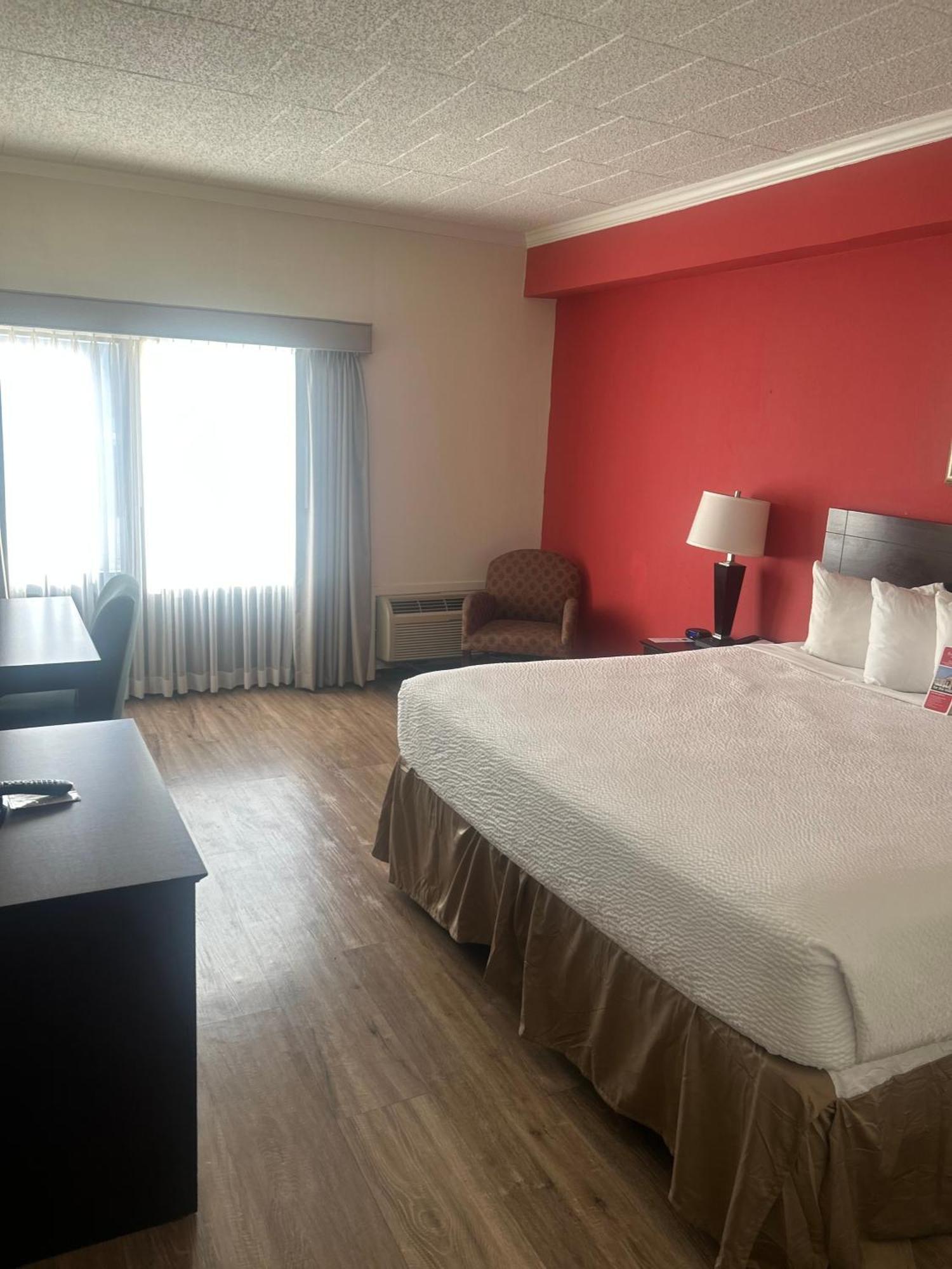 Ramada By Wyndham Newark/Wilmington Hotel Eksteriør billede